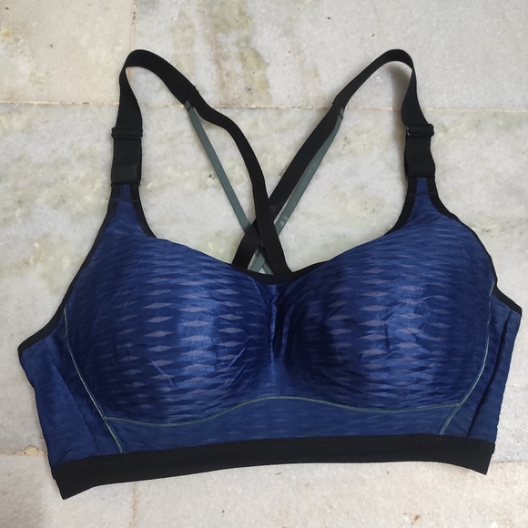 Victoria Sport Incredible Sports Bra - Picture 4 of 15